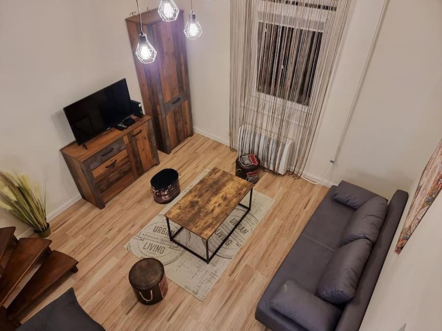Vintage Apartman In City Center Мисколк Екстериор снимка
