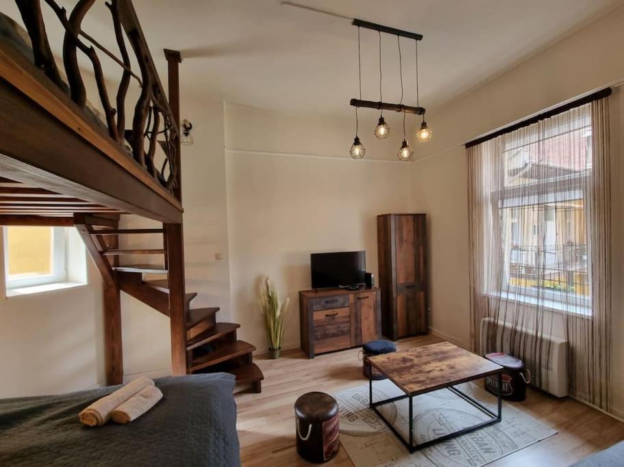 Vintage Apartman In City Center Мисколк Екстериор снимка
