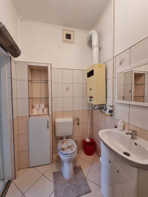 Vintage Apartman In City Center Мисколк Екстериор снимка