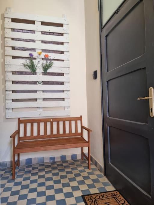 Vintage Apartman In City Center Мисколк Екстериор снимка