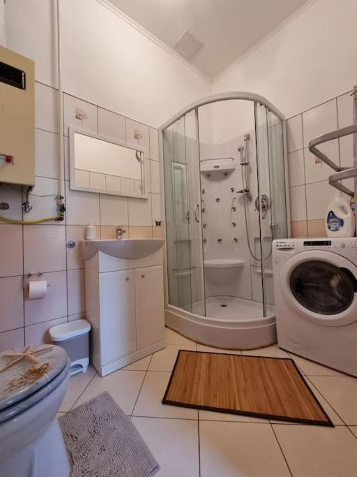 Vintage Apartman In City Center Мисколк Екстериор снимка