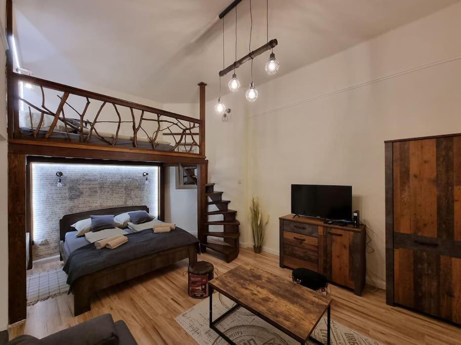 Vintage Apartman In City Center Мисколк Екстериор снимка