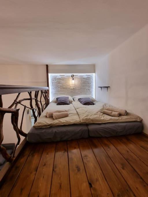 Vintage Apartman In City Center Мисколк Екстериор снимка