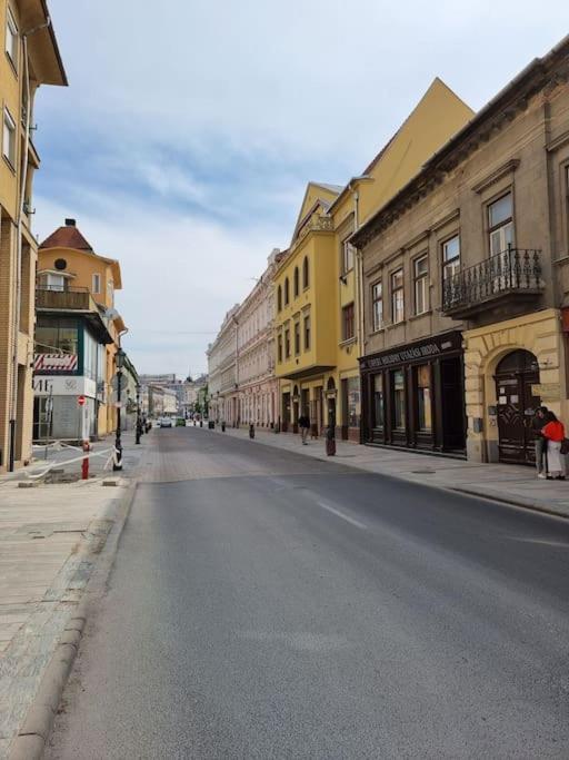 Vintage Apartman In City Center Мисколк Екстериор снимка